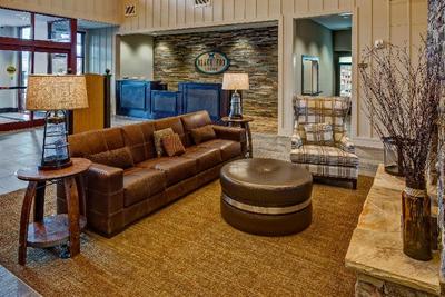 Black Fox Lodge Pigeon Forge, Tapestry Collection