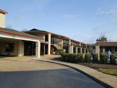 Days Inn & Suites Williamsburg Colonial