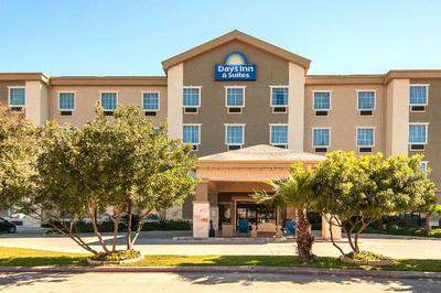 Days Inn & Suites By Wyndham San Antonio Near At&T
