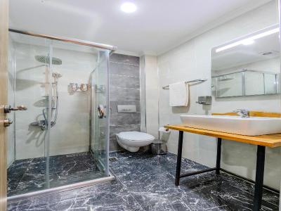 La Pazza Suites