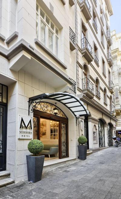 Mirrors Hotel