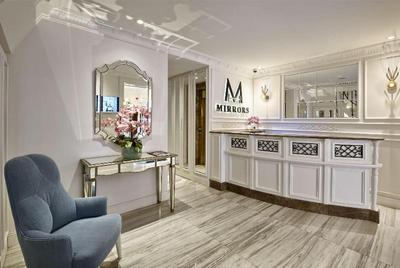 Mirrors Hotel