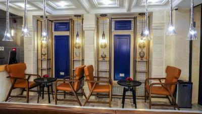 Maroon Hotel TomTom