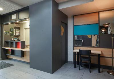 B&B HOTEL AIX EN PROVENCE Pont de l'Arc