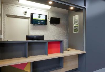 B&B HOTEL AIX EN PROVENCE Pont de l'Arc