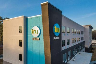 Tru by Hilton Fayetteville I 95