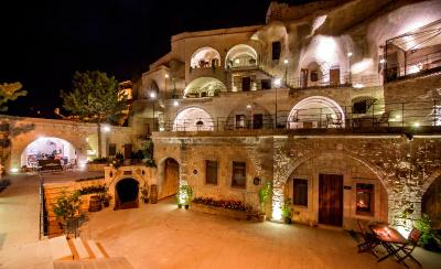 Hera Cave Suites