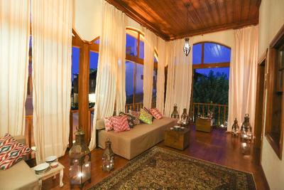 Char Me Boutique Hotel