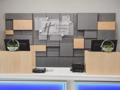 Holiday Inn Express & Sts Omaha Downtown - Airport