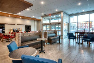 Holiday Inn Express & Sts Omaha Downtown - Airport