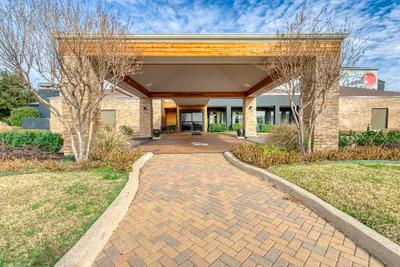 Super 8 by Wyndham Dallas Love Field Airport