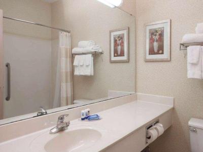 Baymont by Wyndham Coon Rapids
