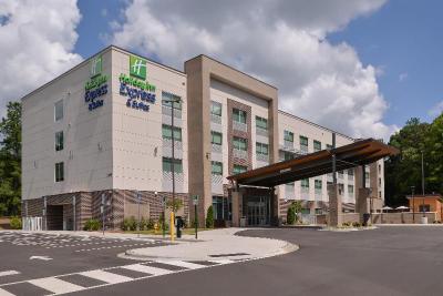 Holiday Inn Express & Suites Charlotte -Ballantyne