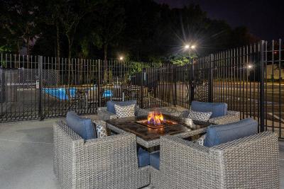 Holiday Inn Express Atlanta Arpt NE  Hapeville