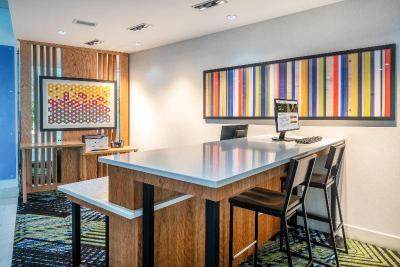 Holiday Inn Express Atlanta Arpt NE  Hapeville