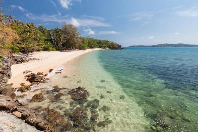 Baan Khunying - Secluded Phuket Beachfront Villa