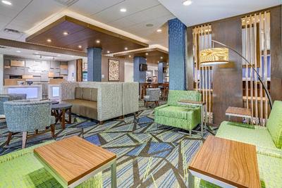 Holiday Inn Express and Suites Elkhart North