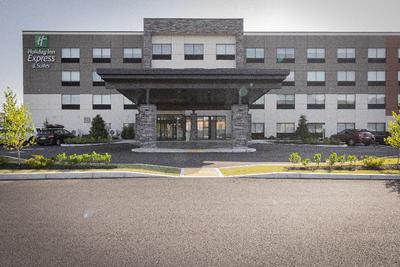 Holiday Inn Express & Suites Boston South-Randolph