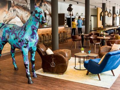 Holiday Inn - the niu, Saddle Fürth