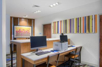 Holiday Inn Express & Suites Mobile-University Are
