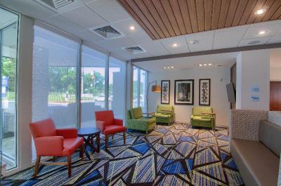 Holiday Inn Express & Suites Mobile-University Are