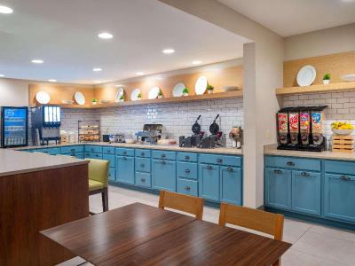 Country Inn & Suites by Radisson, Toledo, OH