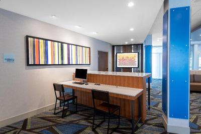 Holiday Inn Express & Suites Phoenix - Airport No