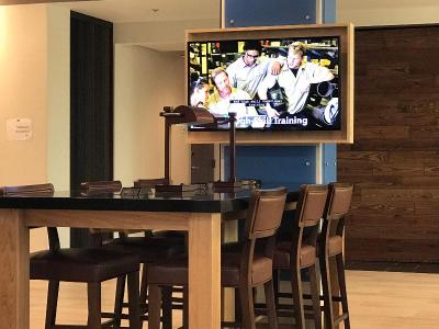 Holiday Inn Express & Suites Phoenix - Airport No