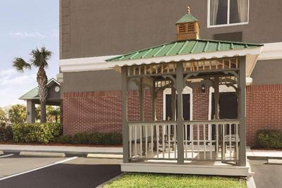 Country Inn & Suites, St. Petersburg -