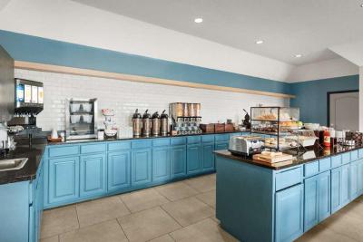 Country Inn & Suites by Radisson, Kansas City at V