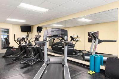 Comfort Inn & Suites St. Paul Northeast