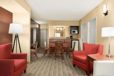 Comfort Inn & Suites St. Paul Northeast