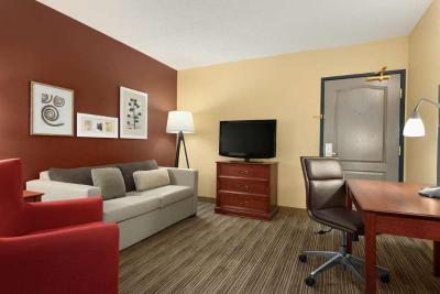 Comfort Inn & Suites St. Paul Northeast