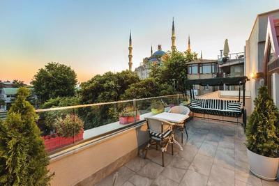 Obelisk Hotel & Suites