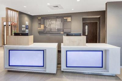Holiday Inn Express & Suites Hudson I-94