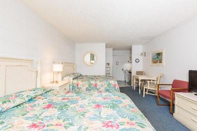 Holiday Shores Ascend hotel Collection