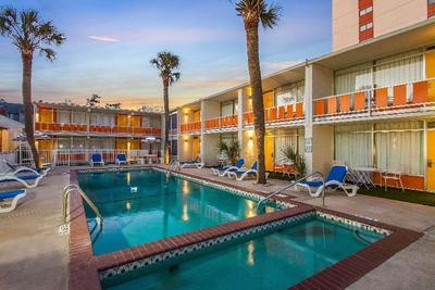 Holiday Shores Ascend hotel Collection