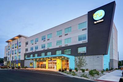 Tru by Hilton Denver