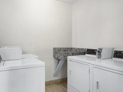 Ramada by Wyndham Cedar Rapids South