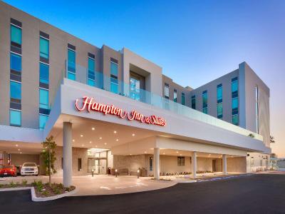 Hampton Inn & Suites Anaheim Convention Center