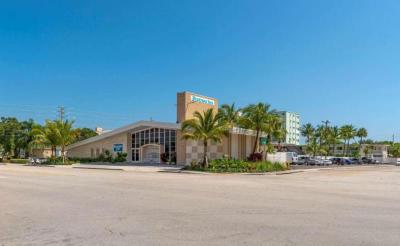 Downtown Hollywood Gardens Inn & Suites