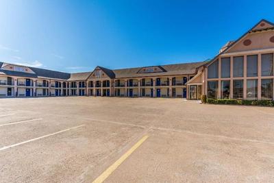 Econo Lodge Inn & Suites Oklahoma City