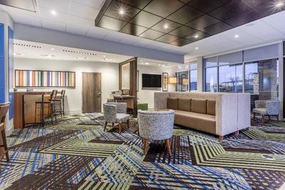 Holiday Inn Express & Suites Florence - Cincinnati