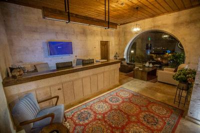 Nino Cave Suite