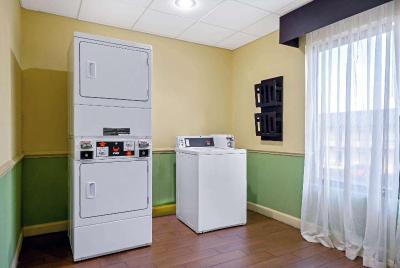 La Quinta Inn Suites By Wyndham Florence