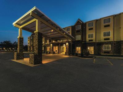 La Quinta Inn Suites By Wyndham Collinsville