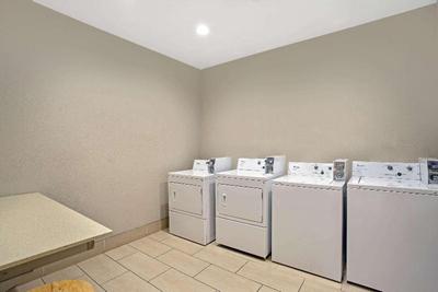 La Quinta Inn Suites By Wyndham York
