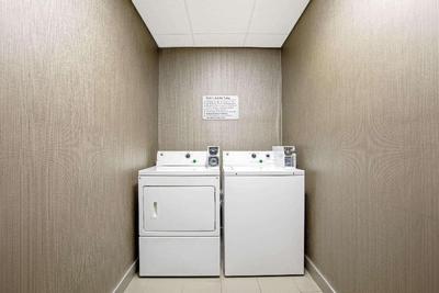 La Quinta Inn Suites By Wyndham Fayetteville