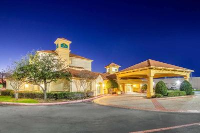 La Quinta Inn Suites By Wyndham Sherman