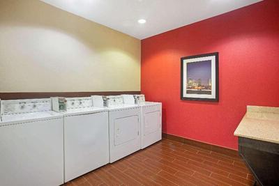 La Quinta Inn Suites By Wyndham Pearsall